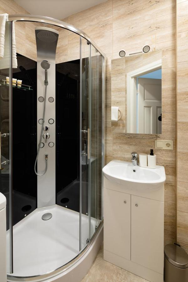 Cozy 2 Bedroom Apartment In Riga Centre Экстерьер фото